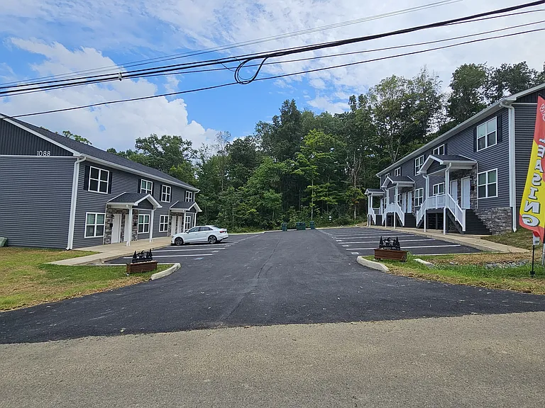 Bristol View Townhomes — Photo 17