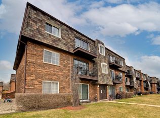 9377 Bay Colony Dr APT 3S, Des Plaines, IL 60016