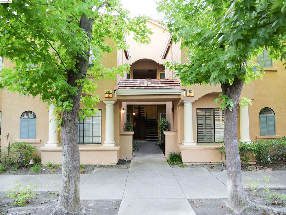 1st image of 5022 Lakeview Dr Unit 202
