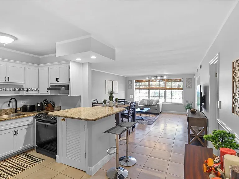 2420 SE 17th Cswy #301C — Photo 3