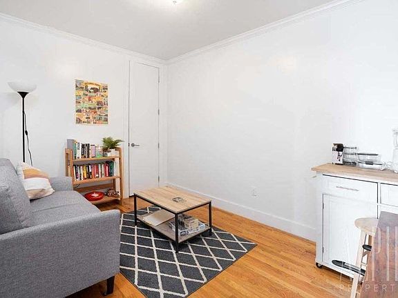 3rd image of 348 E 110th St APT 5