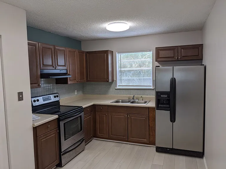 323 Olmstead Dr — Photo 6