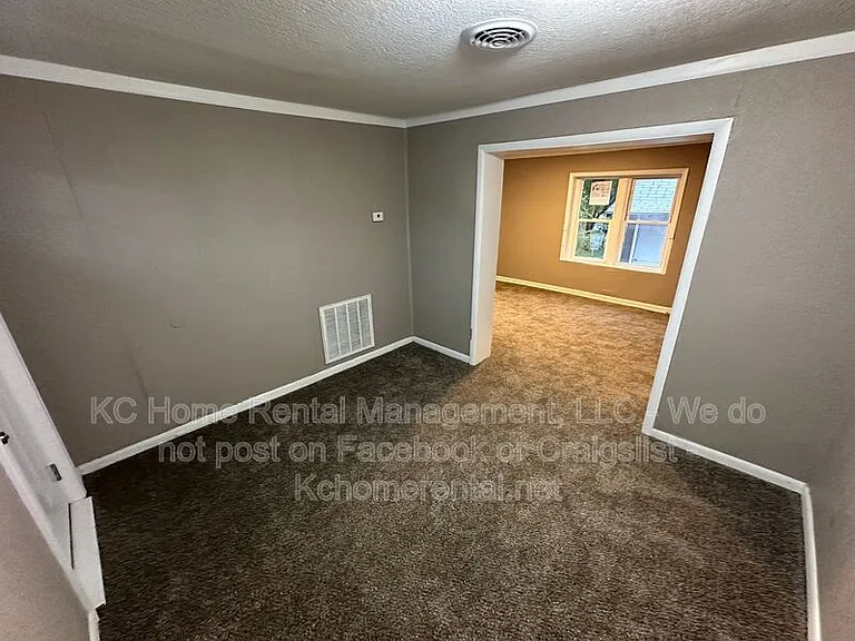 1200 E 23rd St S — Photo 10