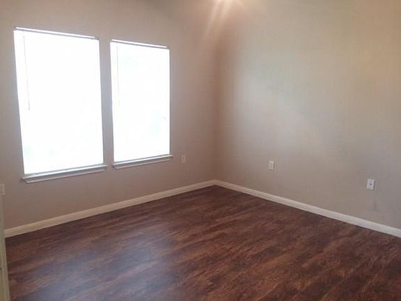 5th image of 7409 Carver Ave #B