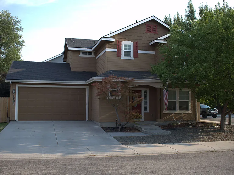 1563 W Cyrus St — Photo 1