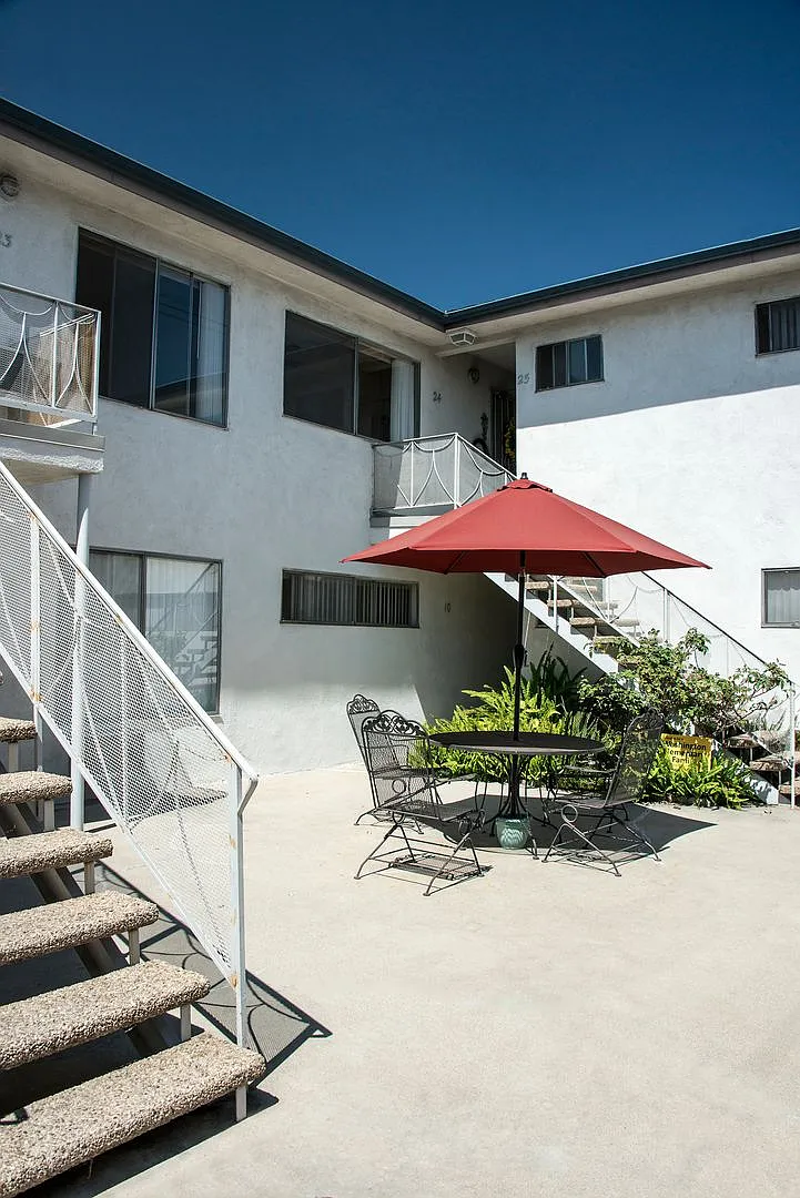 The Broadway Apartments — Photo 3