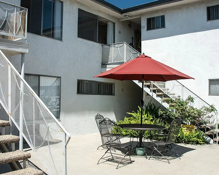 The Broadway Apartments — Photo 1