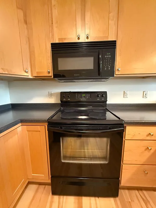 2 bed, 2.0 bath, 828 sqft, $2,000 — Photo 3