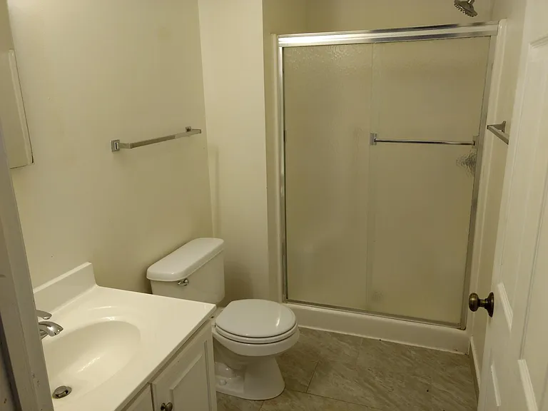 Ground floor full Bathroom servicing both bedrooms on this floor