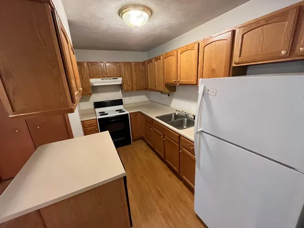 403 E 1st St #5, El Paso, IL 61738