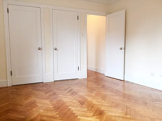 Rented by LIVING QUARTERS NY INC | media 29