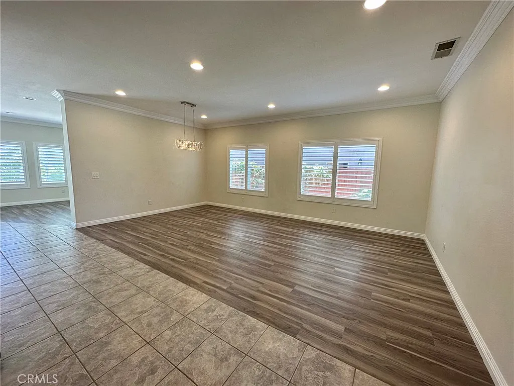 4 bed, 2540 sqft, $4,950 — Photo 4