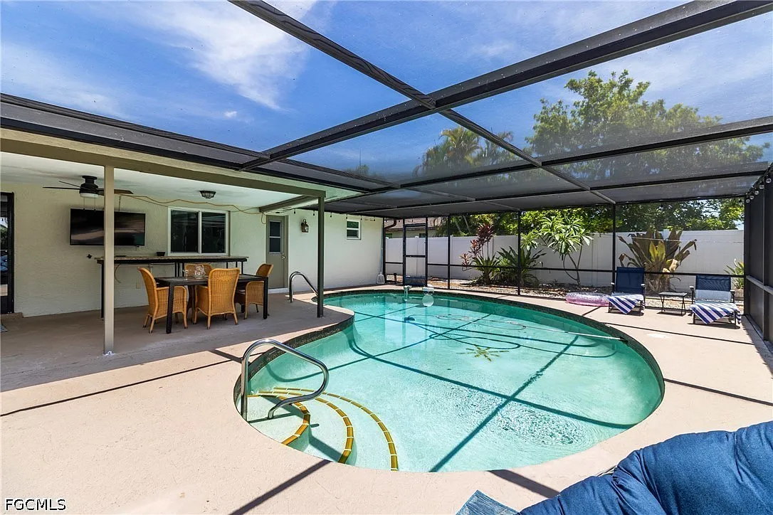 3 bed, 2.0 bath, 1360 sqft, $3,000 — Photo 4