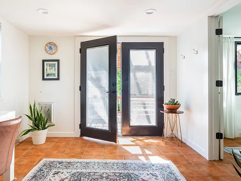 3811 Wilson St — Photo 5