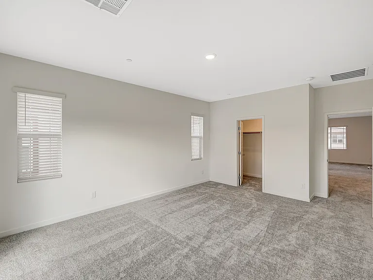 485 Daphne Ter — Photo 33