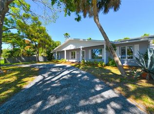 1747 Meadowood St, Sarasota, FL 34231