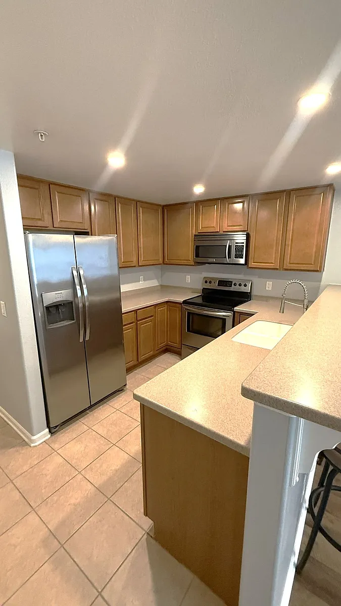 Building Photo - 1212 Walnut Ave #4