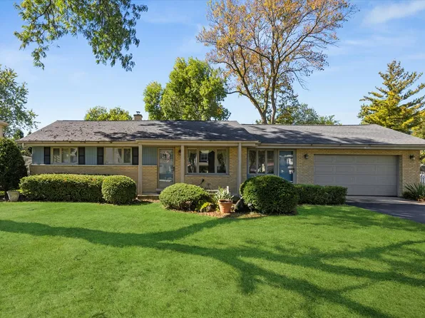 1660 N Highland Ave, Arlington Heights, IL 60004