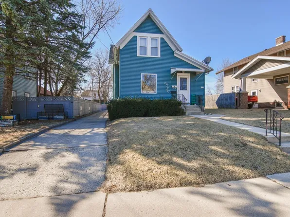 1319 Green St, Manitowoc, WI 54220
