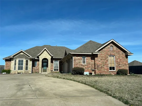 1810 Hunters Ridge Dr, Shawnee, OK 74804