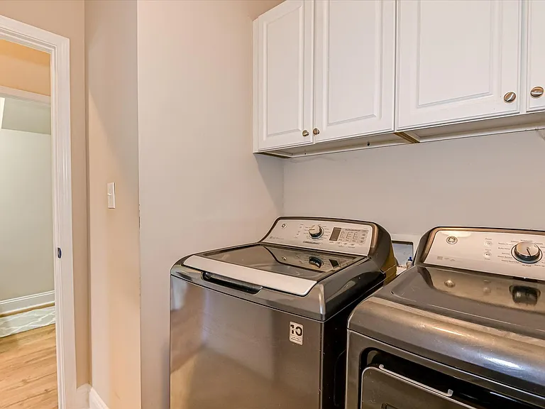 406 Saterlee Ct — Photo 25