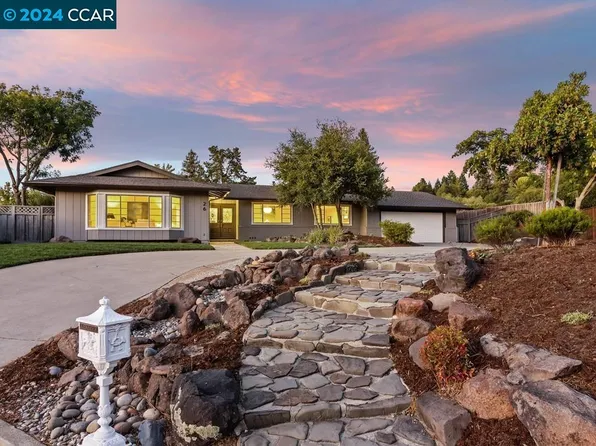 26 Kippy Ct, Moraga, CA 94556