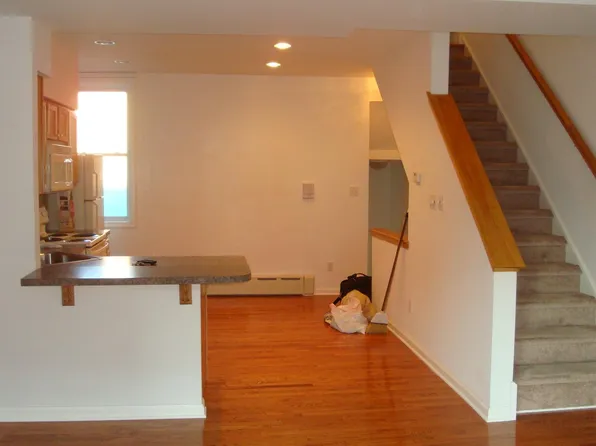 619 S 8th St, Philadelphia, PA 19147