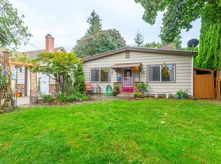 8916 NE Couch St, Portland, OR 97220