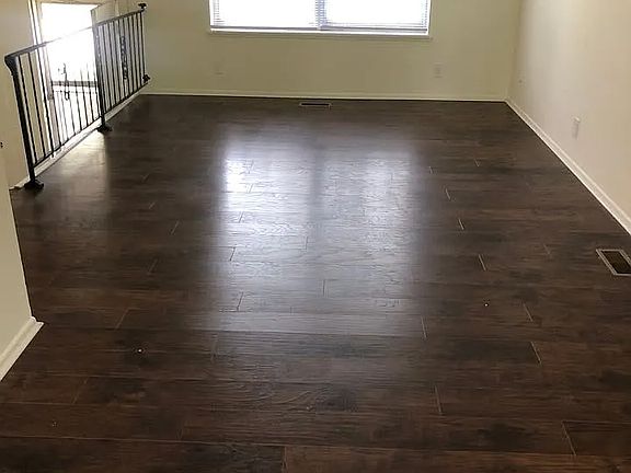 3rd image of 615 NE Lynn St APT A