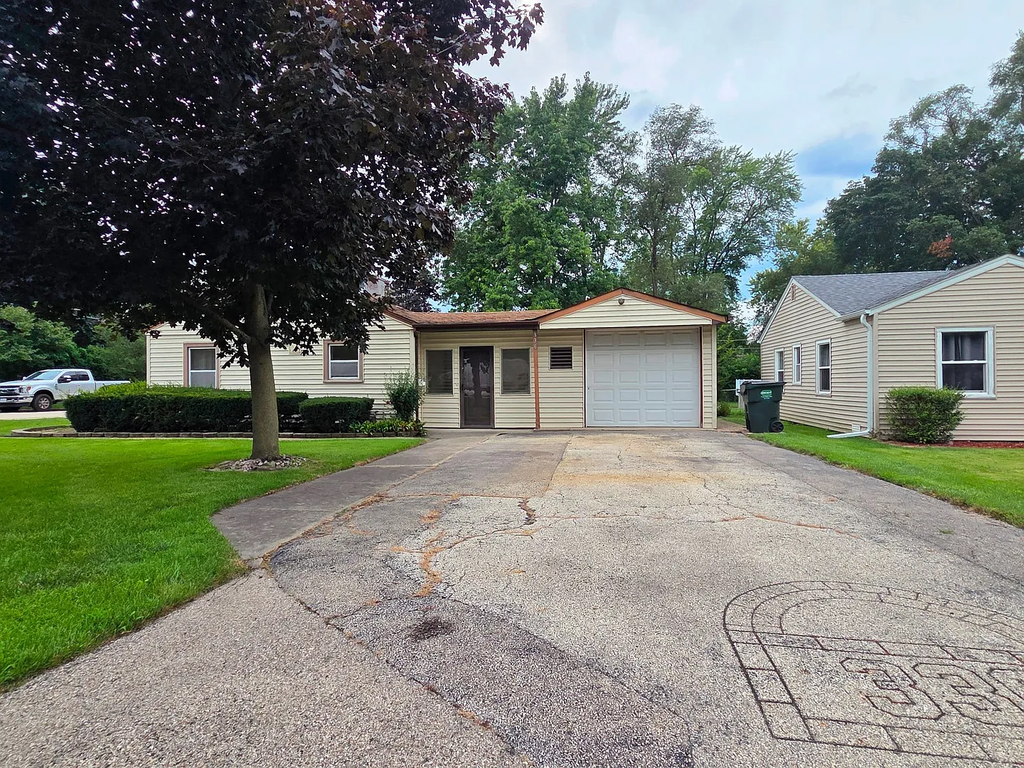 3 bed, 1230 sqft, $2,250 — Photo 1