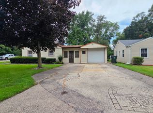 336 E Orchard St, Mundelein, IL 60060