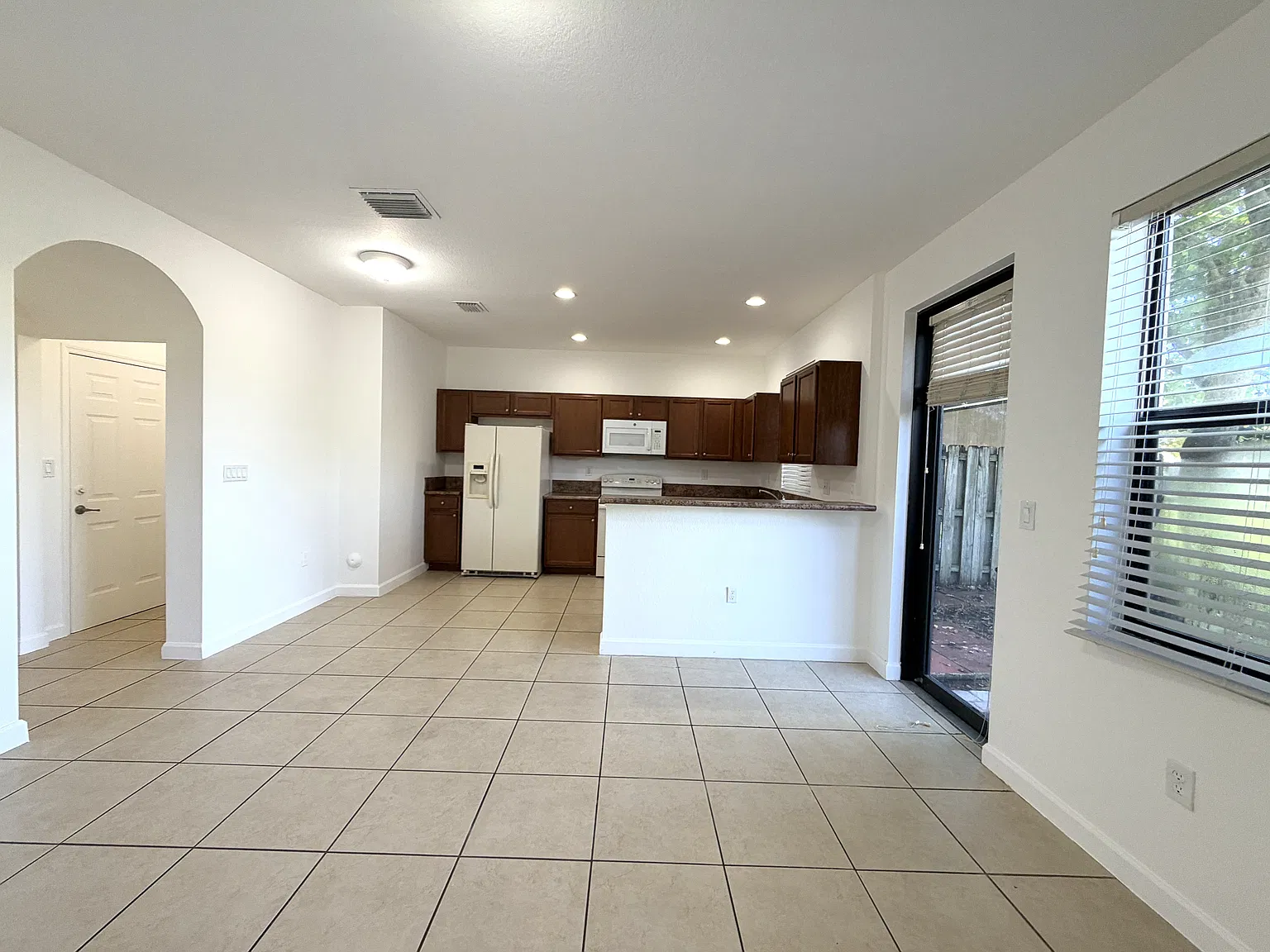 Stunning 3BR/2.5BA Townhome | Garage + Resort-Style Amenities | Prime Location — Photo 4
