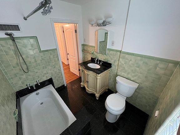 5th image of 2204 Orchard Rd
