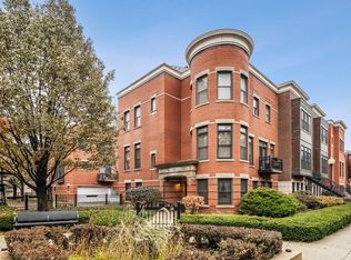 822 W Village Ct, Chicago, IL 60608