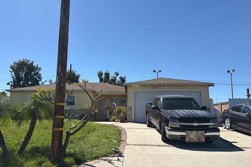 1st image of 14102 Trumball St