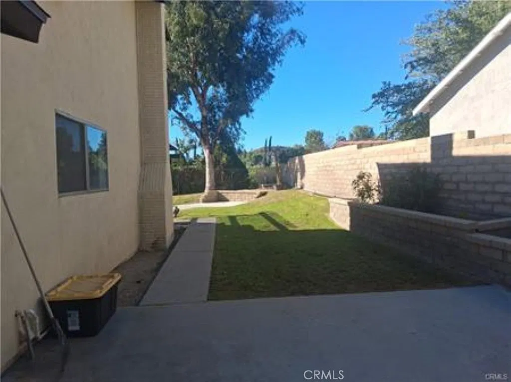 4 bed, 2241 sqft, $4,395 — Photo 2