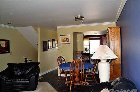 3rd image of 903 Avenue B