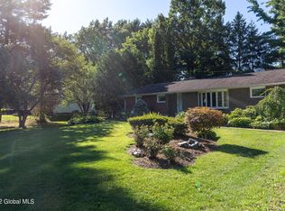 6 Flint Dr, Delmar, NY 12054