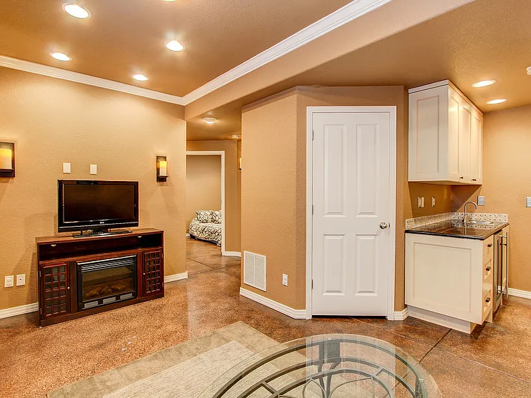 3561 Yosemite St — Photo 21