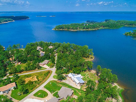 3rd image of 990 Lakeshore Dr