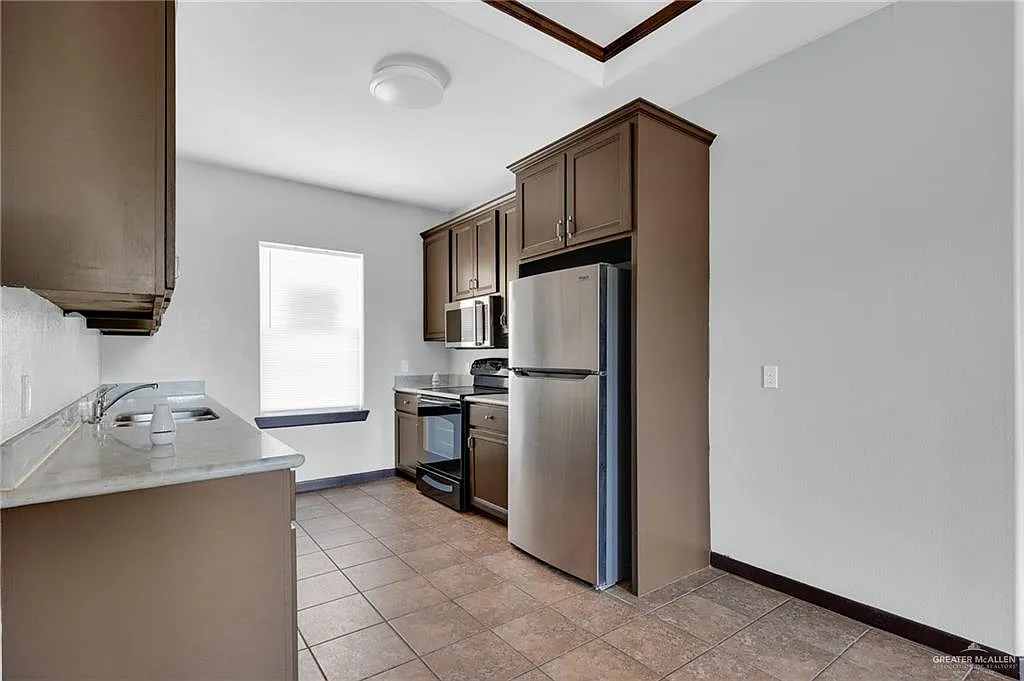 2 bed, 2.0 bath, 3422 sqft, $995 — Photo 4
