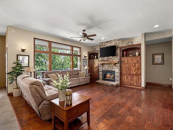 4th image of 2411 S Windsor Dr
