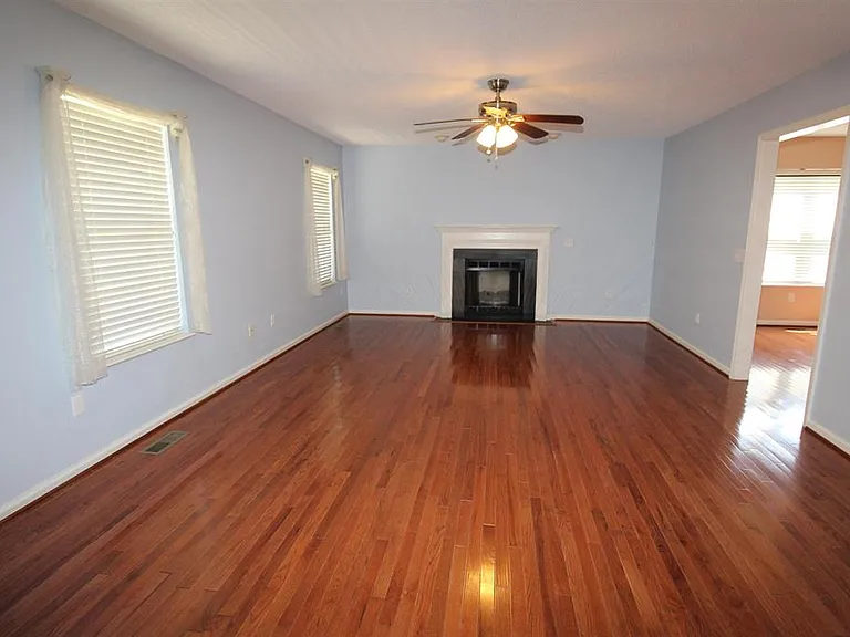 107 Dungannon Ct — Photo 6