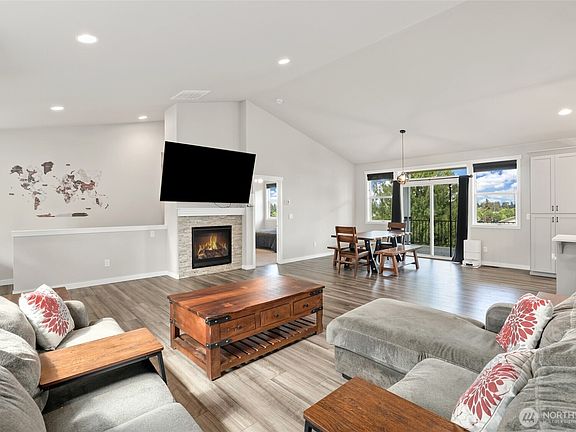 5th image of 10612 Palisades Street SE