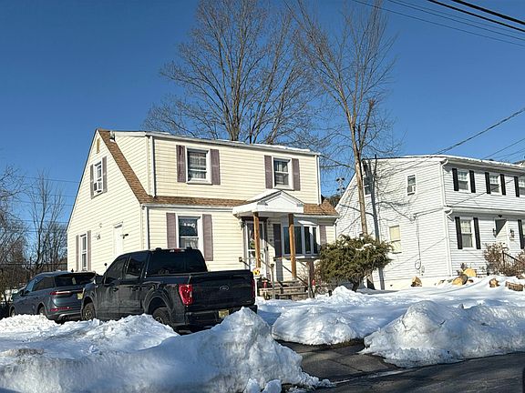 3rd image of 89 Riverview Rd