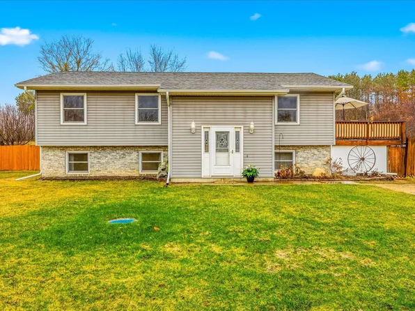 33805 Vickers St NE, Cambridge, MN 55008