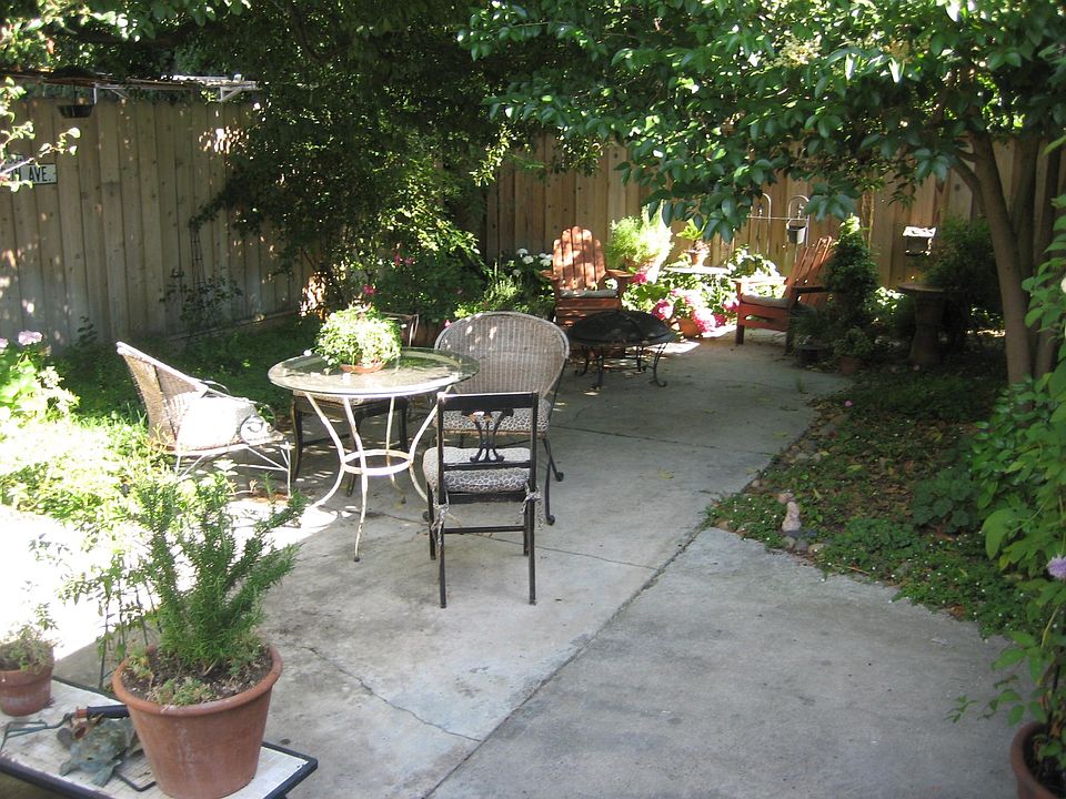 1st image of 404 S Genevieve Ln