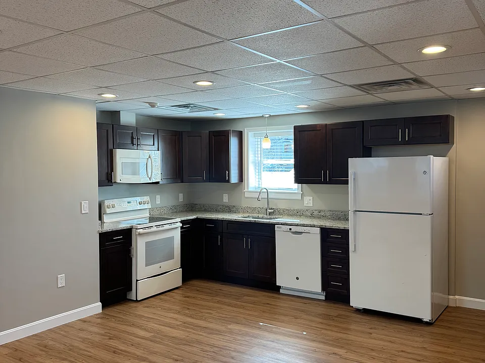 1620 Main St #1