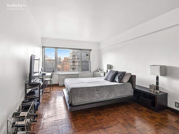 5th image of 118 E 60th St #16DE