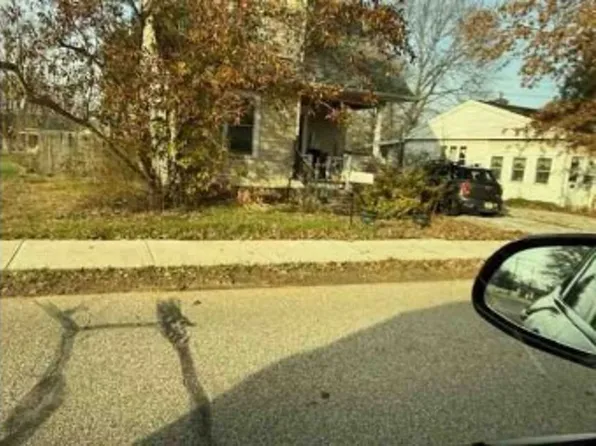 124 W 8th St, Williamstown, WV 26187